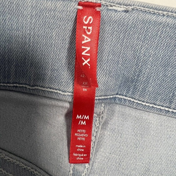 Spanx Sz MP but more like a SP or XS Petite Flare Pull On Jeans Light Wash - Picture 4 of 12